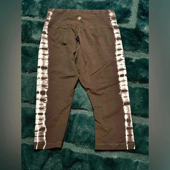 ZELOS capris blue & black size MEDIUM - Picture 2 of 3